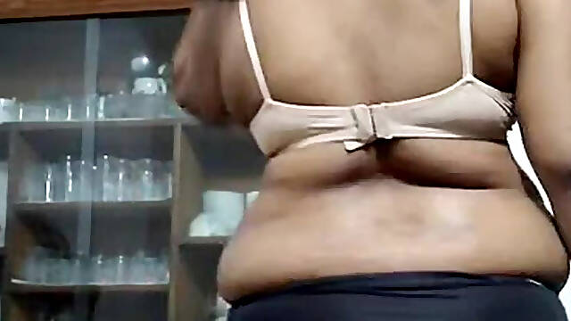 Bangladeshi Bbw Girlfriend Shows Big Tits & Ass