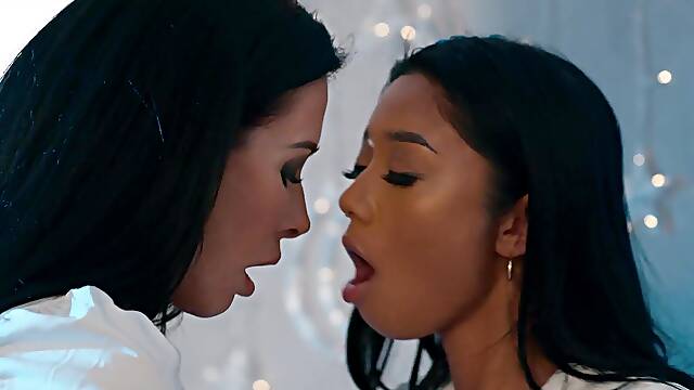 Hot milf Reagan Foxx makes lesbian love with Gia Dibella