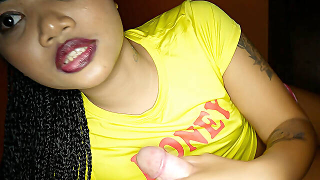 Thai Bubble Butt Cutie Gives Happy Ending With a Smile