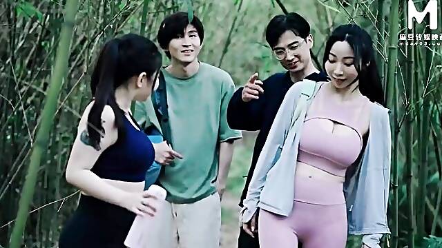 Captivating Xia Qing Zi at foursome porn