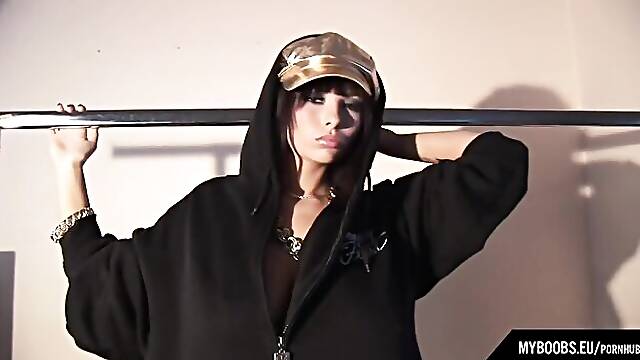 Dominos teasing clip