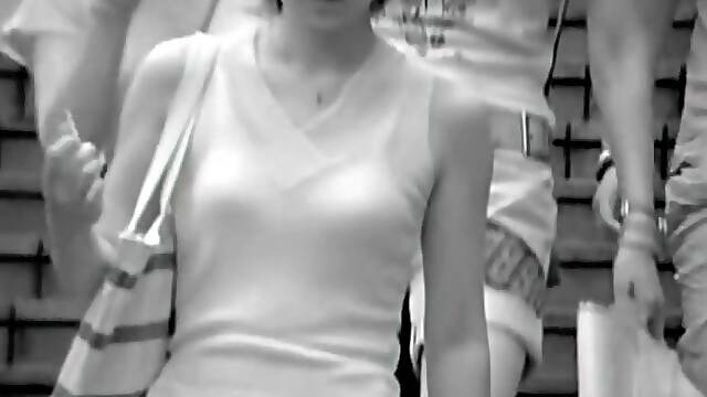 Common girls in the street candid downblouse views RAO-005