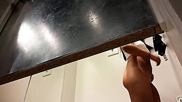 Slender babe exposes her fabulous ass in the changing room