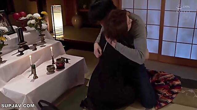 Me Who Overlapped The Body With His Stepfathers Ex-girlfriend Who Met When He Returned Home In The Memorial Service. Amano Tsubaki