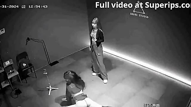 IPCAM – Naughty Korean girls do sex dances