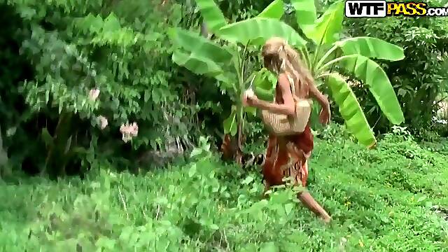 Professional Thai prostitute Tiffany swallows dick in the public park