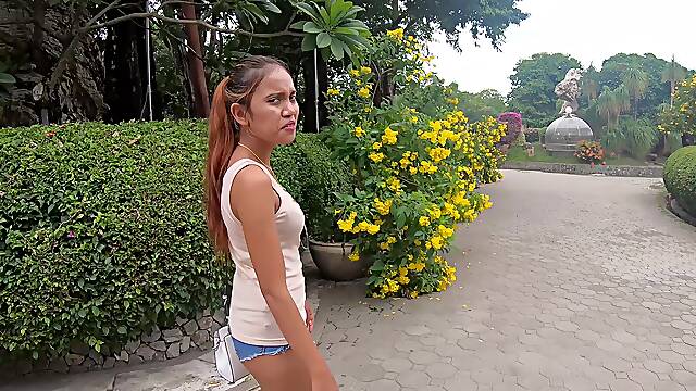 Crocodiles munching and Thai GF cumming