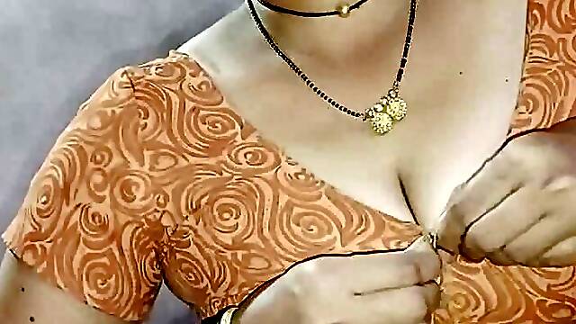 Mangala Vahini Marathi Bhabhi Fucking and Sucking With Her Husband