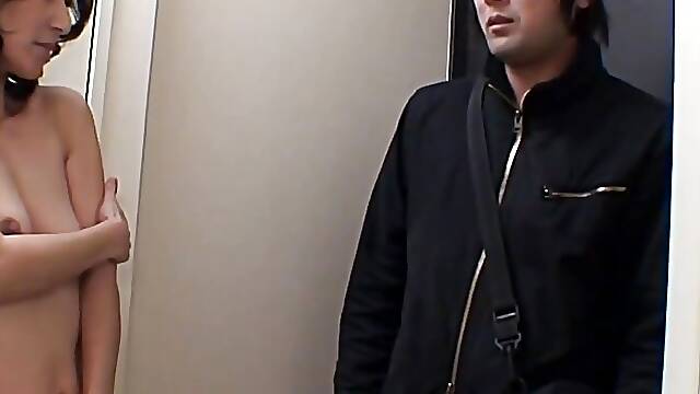 Japanese MILF answers the door naked for a deliveryman
