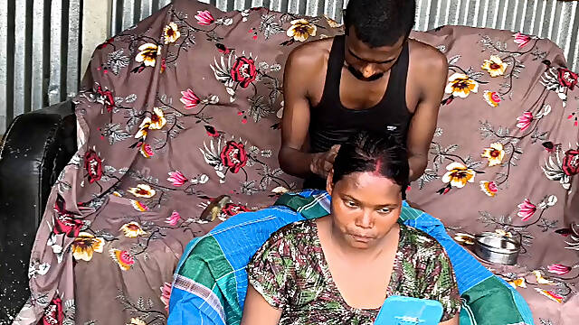 Housewife ko sar mein tel lagakar malish ki aur chudai ki fouking sex