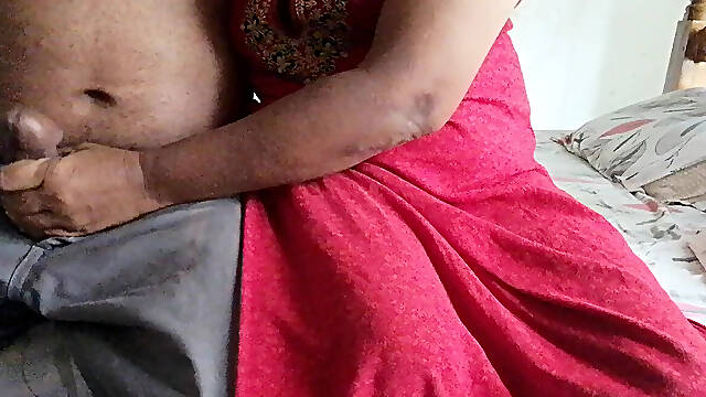 Kerala malayali chechi massaging
