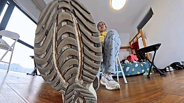 8K VR360 ANNA sports shoes humiliate dwarfs