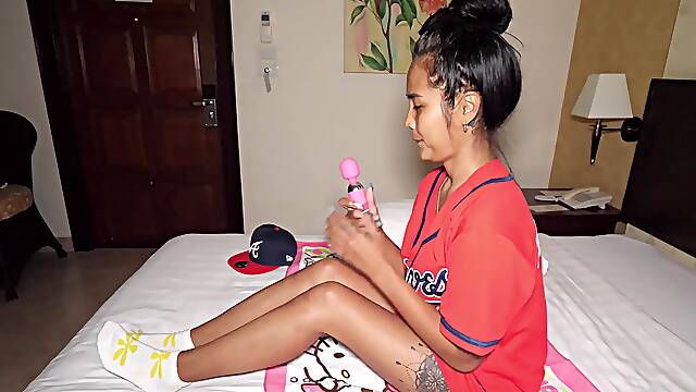 Big ass Thai MILF wife amateur HOT pussy play and fuck in POV