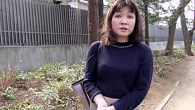 KRS016 Mr. Late Blooming MILF. Don't you want to see it? A plain old lady's very erotic appearance 04