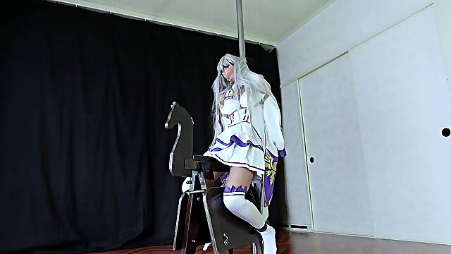 The Elf Woman Was Captured and Suffered a Pitiful Fate