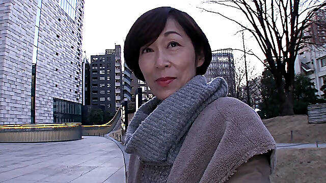 H077g02 a Neat and Clean 50-something Mature Woman with Short Hair Appears in Av in Search of a Woman's Pleasure!