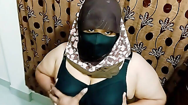 Hijabi Girl Takes off Her Clothes and Wears a Saree. Those Big Breasts Are Visible